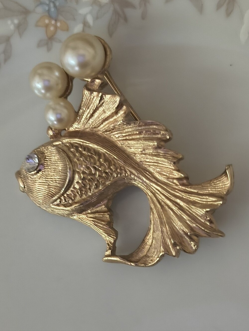 Vtg MCM Rare Napier Gold Tone Pearl Bubbles Angel Gold Fish Koi Brooch Signed